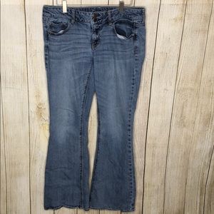 American Eagle Artist Bootcut Lightwash Jeans